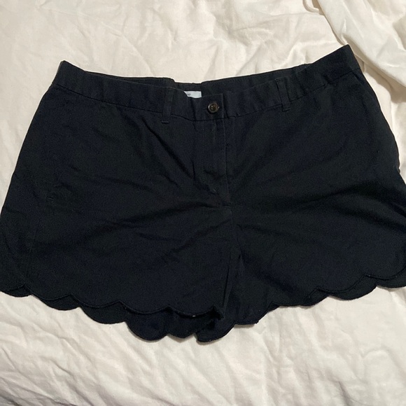 Gap scalloped edge shorts - Picture 1 of 6